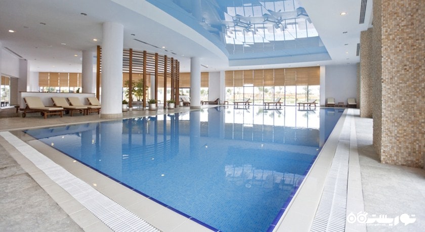 نمای کلی استخر سرپوشیده هتل